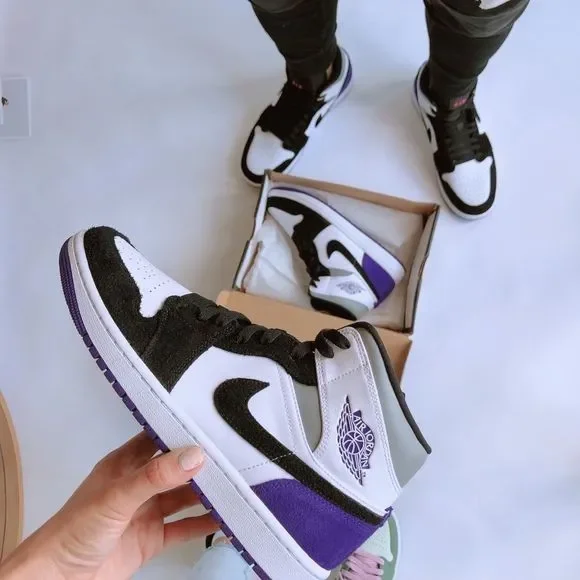 - Air jordan mid - Picture 3 of 3